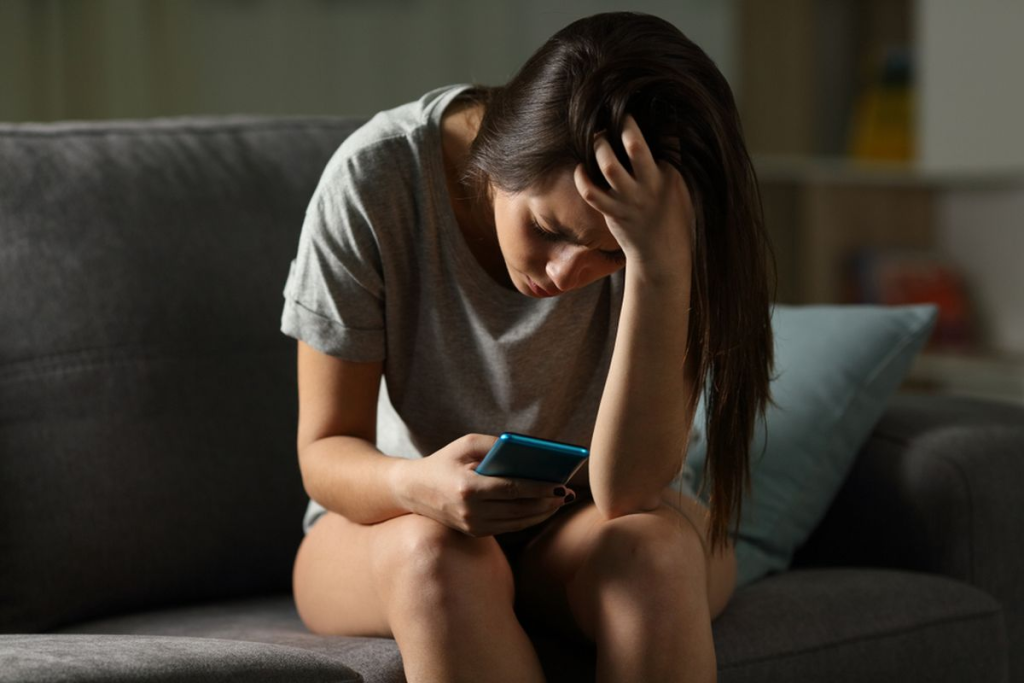 Gadget Addiction Remaja Krisis Mental Health & 7 Solusi Nyata