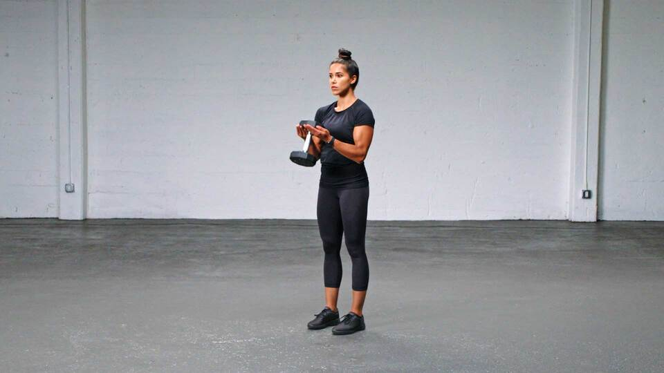 Bukan Bikin Kekar, Workout Dumbbell Wanita Ini Justru Bentuk Tubuh Ideal