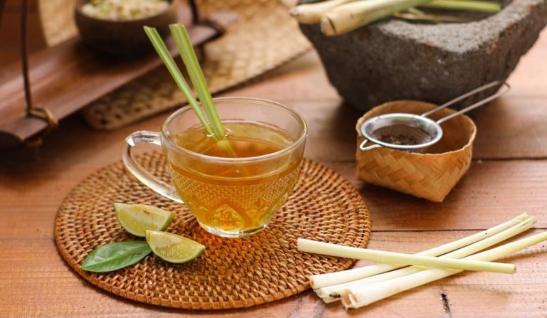 7 Manfaat dan Dampak Rutin Minum Teh Serai di Pagi Hari