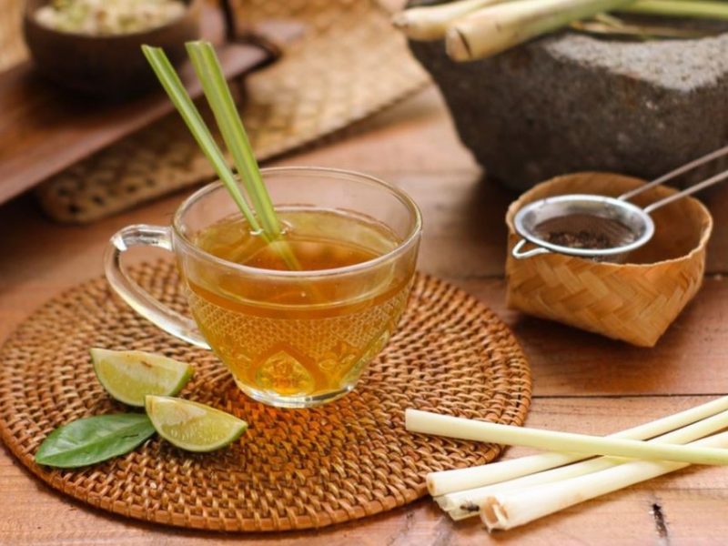 7 Manfaat dan Dampak Rutin Minum Teh Serai di Pagi Hari